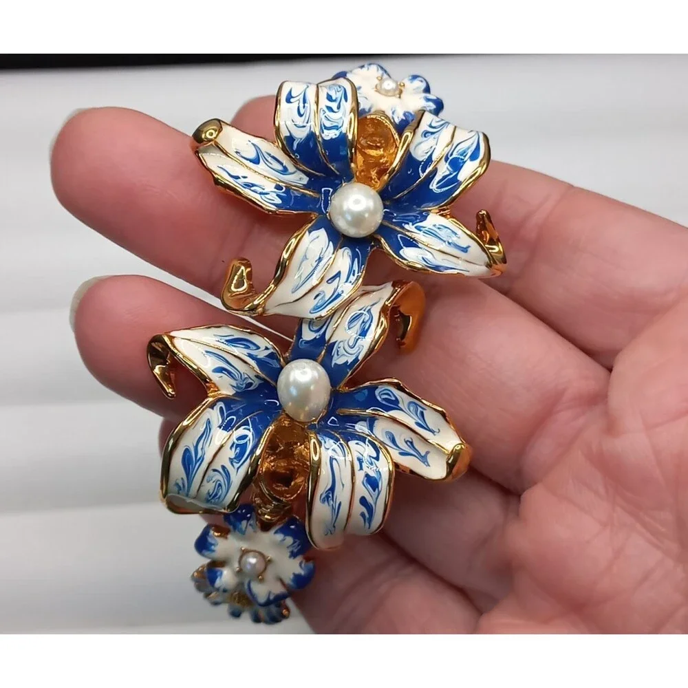 KJL Kenneth Jay Lane Gold/Blue Lily Flower Bracelet - Picture 2 of 9